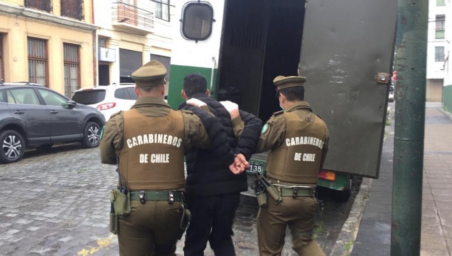 Capturan a delincuente que protagonizó violento atraco a emporio del Barrio Puerto de Valparaíso