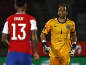 Medio español se rindió ante el juego de Claudio Bravo en duelo contra Perú