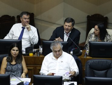 Senadores oficialistas instan a Gobierno a "ordenar" retiros del 10% de las AFPs