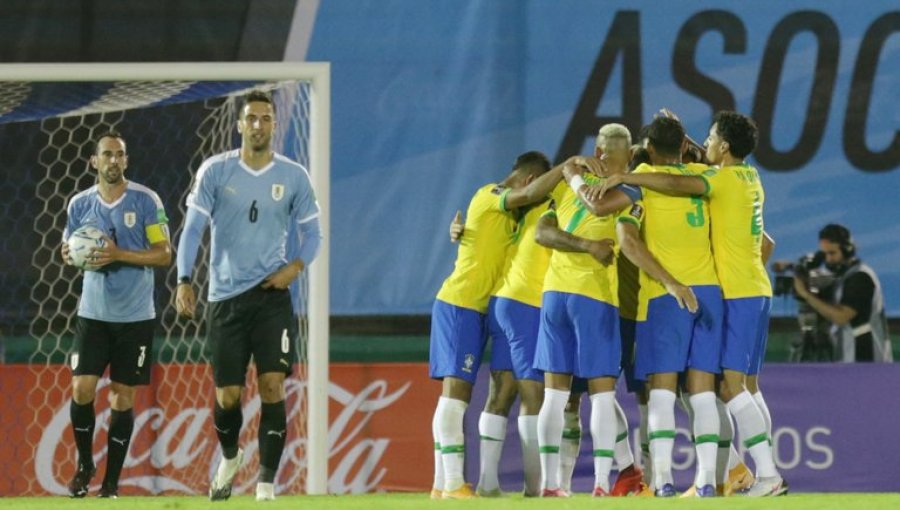 Brasil vence a Uruguay en Montevideo y se afianza como líder de las Clasificatorias