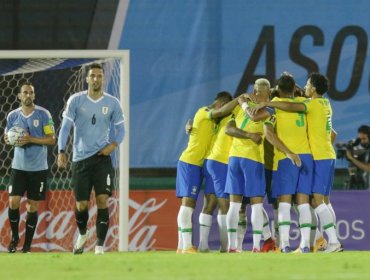 Brasil vence a Uruguay en Montevideo y se afianza como líder de las Clasificatorias