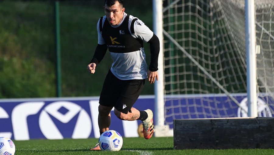 Gary Medel dejó atrás su lesión y regresó a las prácticas del Bologna