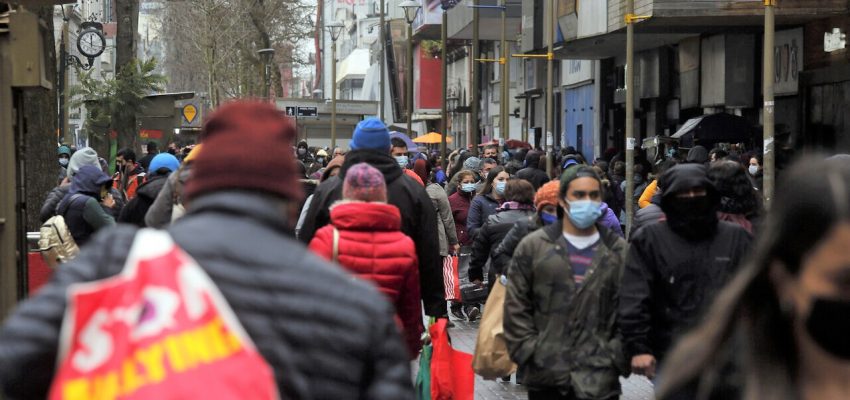 Debido al aumento de contagios por Covid-19, el toque de queda fue adelantado en el Gran Concepción