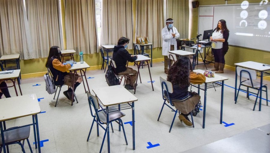 Año escolar 2021 iniciará el 1 de marzo con clases presenciales y semipresenciales