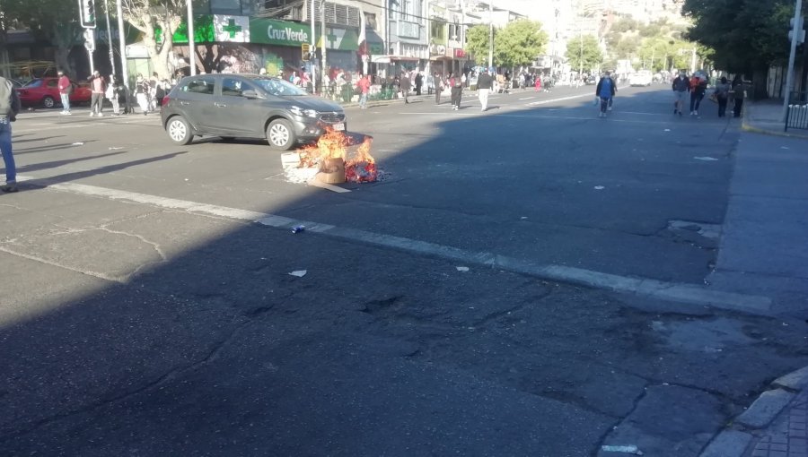 Cientos de manifestantes se congregan en las afueras del Congreso en Valparaíso