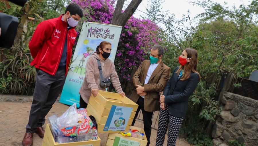 Ministerio de Medio Ambiente lanza campaña de "reciclaje a la puerta" en Peñalolén