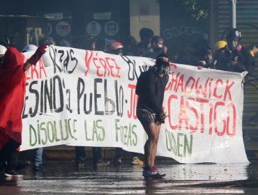 Manifestaciones en plaza Baquedano y la Alameda generan incidentes y cortes de tránsito