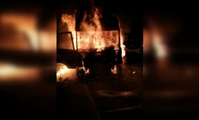 Nuevo ataque en La Araucanía: Dos camiones incendiados en ruta Collipulli-Angol