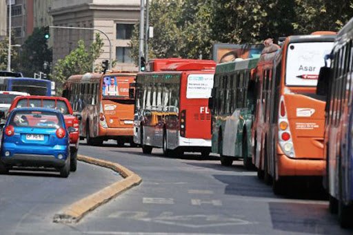 Viajes en transporte público aumentan, pero se mantienen bajo las cifras de marzo