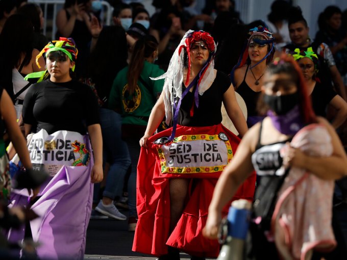 Cientos De Mujeres Se Manifestaron En Pleno Centro De Valparaíso Contra ...