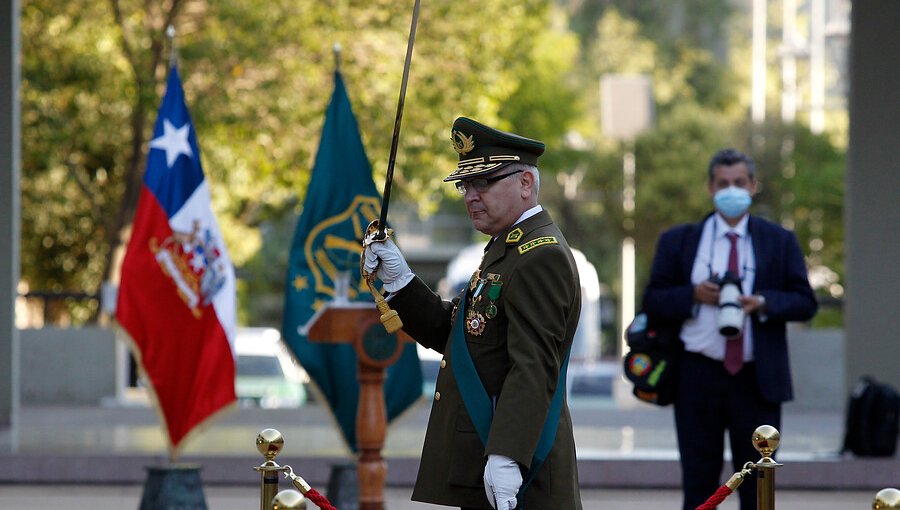 Piñera en ceremonia de cambio de mando de Carabineros: "No es justo que la ciudadanía exija cumplimiento del deber constitucional si no entrega ese respaldo"