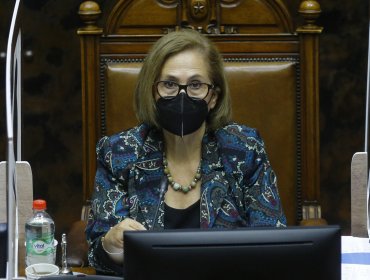 Presidenta del Senado critica sistema “hiperpresidencialista” chileno y lamenta intentos de “reducir las facultades del Parlamento”