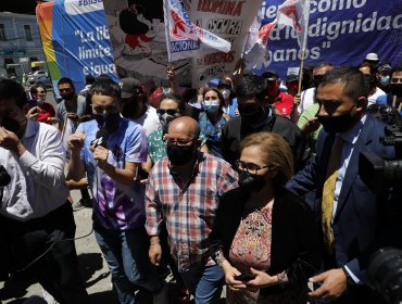 Bus de la Diversidad recorrió las calles de Valparaíso: hija de Marcela Aranda lideró la acción