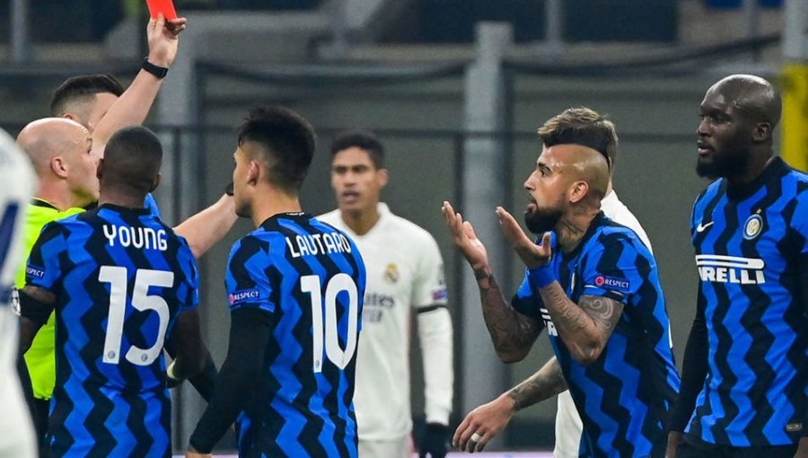 Inter multaría a Arturo Vidal por su expulsión ante Real Madrid por Champions League