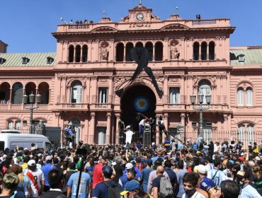 Por disturbios suspenden el velorio de Diego Maradona y su cuerpo es trasladado al cementerio