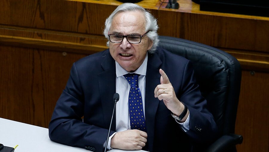 Andrés Chadwick declaró en calidad de testigo en juicio por el homicidio de Camilo Catrillanca