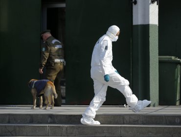 Dos carabineros resultaron con trauma acústico luego que explotara encomienda en Comisaría de Talca