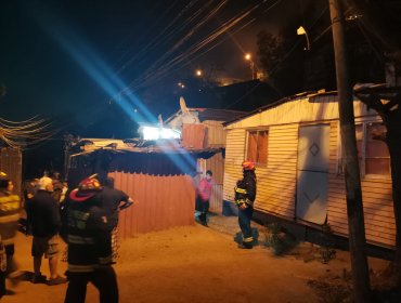 Adulto mayor fallece en incendio que consumió vivienda en el cerro Cordillera de Valparaíso