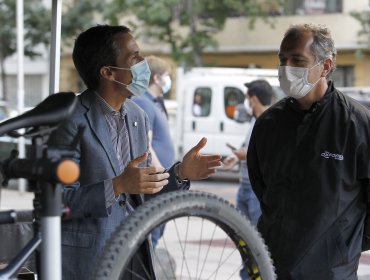 Municipalidad de Santiago inauguró punto de mecánica gratuita para ciclistas