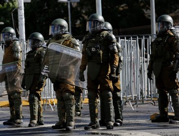 Enfrentamientos y desórdenes se registran en nueva jornada de manifestaciones en el centro de Santiago