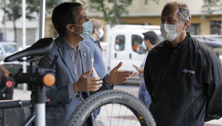 Municipalidad de Santiago inauguró punto de mecánica gratuita para ciclistas