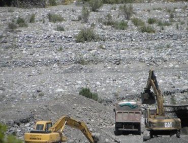 Multan con $1.440 millones a empresa de extracción de áridos en río Cachapoal