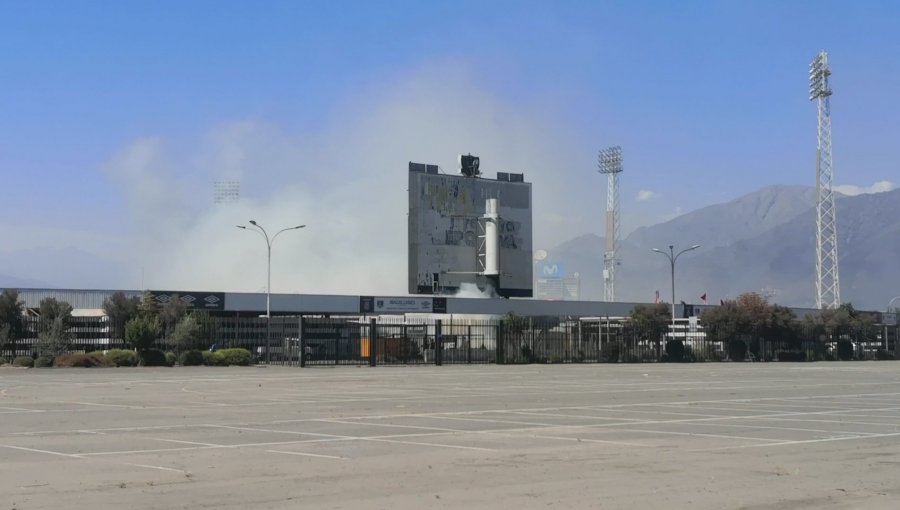 Todo mal para Colo-Colo: ahora Bomberos debió controlar incendio en el estadio Monumental