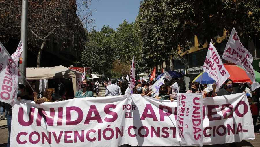 Mujeres piden igualdad salarial, vida sin violencia y salud sexual para la nueva Constitución