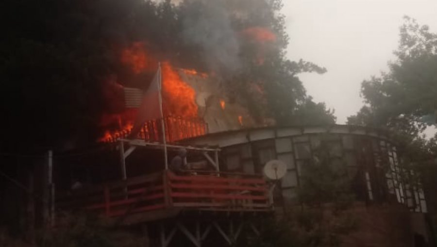 Emergencia estructural destruye una vivienda en el cerro Las Delicias de Valparaíso