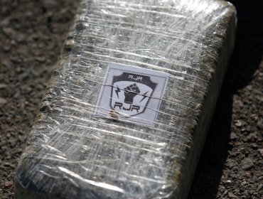 Encuentran 1.666 kilos de droga en camioneta enterrada en pleno desierto de Pozo Almonte