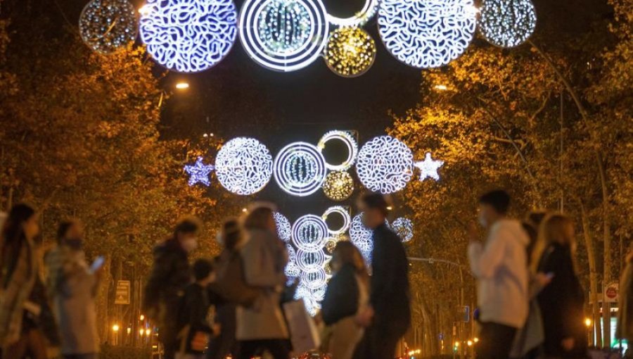 España restringe la movilidad en Navidad por el Covid-19: reuniones de hasta 10 personas y toque de queda a la 01:30 horas