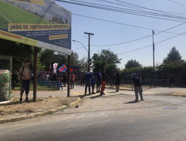 Hinchas de la U llegaron al CDA para exigir la continuidad de Walter Montillo