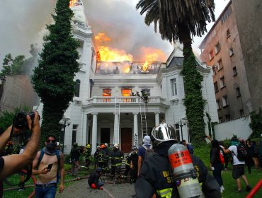 Tribunal repetirá juicio contra inculpado por incendio en campus de la U. Pedro de Valdivia en Providencia