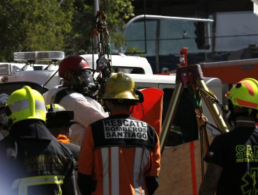 Adulto mayor falleció tras caer a una cámara de alcantarillado en transitada arteria de Santiago