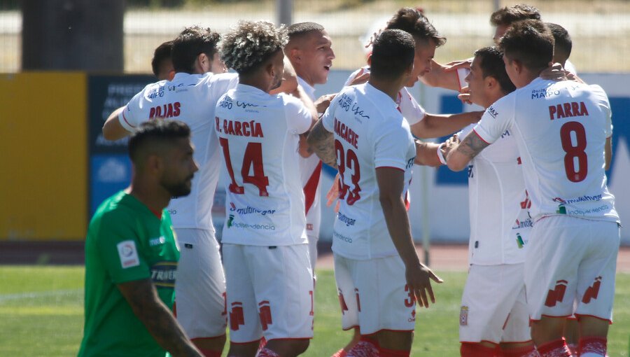 Palermo debutó en la banca de Curicó con una aplastante goleada ante Audax