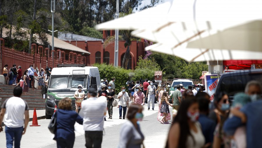 Pese a llamado de autoridades este domingo se aprecia gran afluencia en Santuario Lo Vásquez