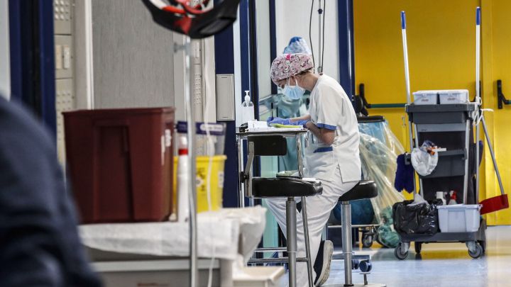 España notifica 4.595 casos nuevos y 325 muertes por coronavirus en las últimas 24 horas