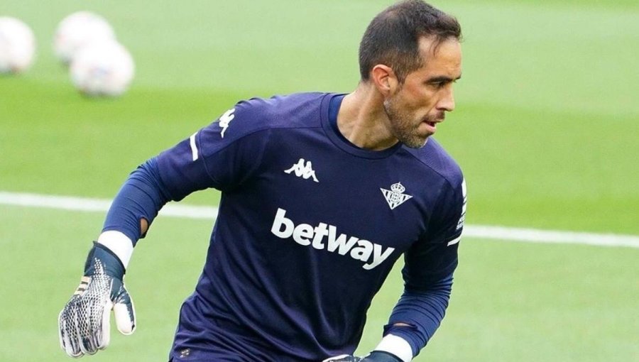 Claudio Bravo volvió a los entrenamientos en el Real Betis tras superar lesión