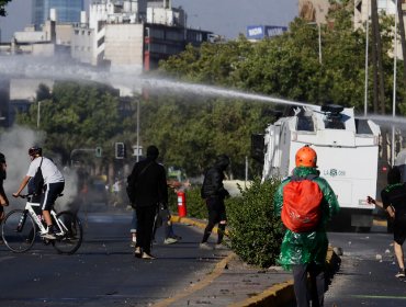 Incidentes y cortes de tránsito se registran por nueva jornada de manifestaciones en centro de Santiago