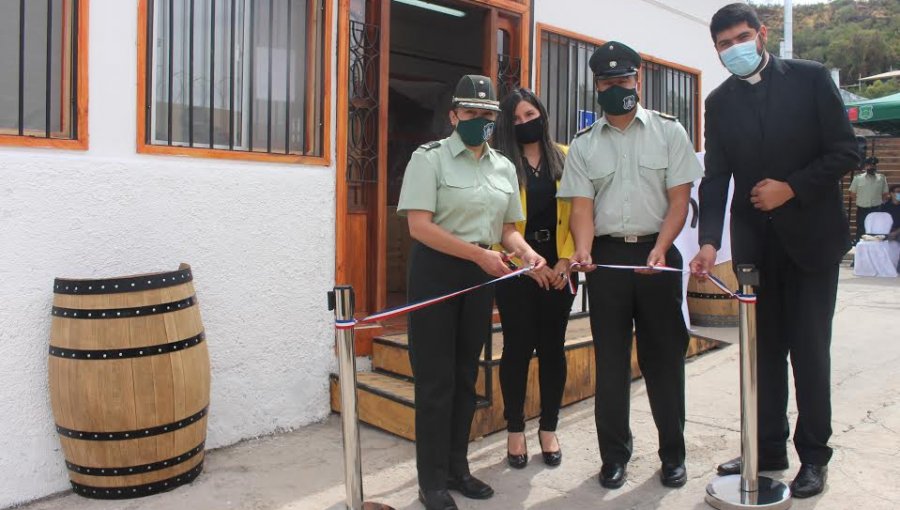 Internos de la cárcel de Putaendo atenderán la recién inaugurada sala de ventas de pan y empanadas