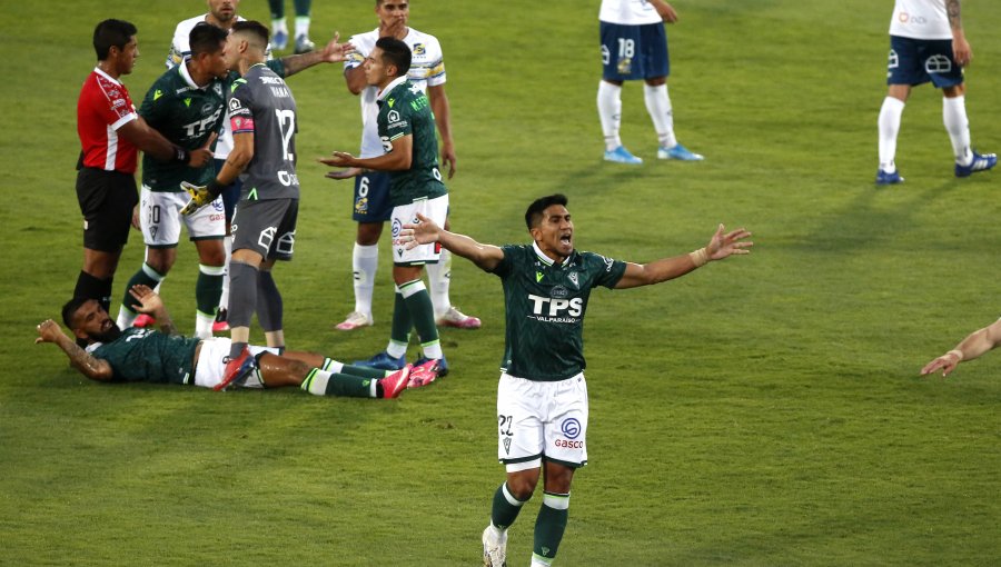 Wanderers derrotó a Everton en un friccionado Clásico Porteño