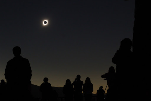 A pesar del mal tiempo, miles de personas siguieron con entusiasmo el eclipse en La Araucanía