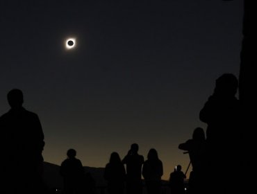 A pesar del mal tiempo, miles de personas siguieron con entusiasmo el eclipse en La Araucanía