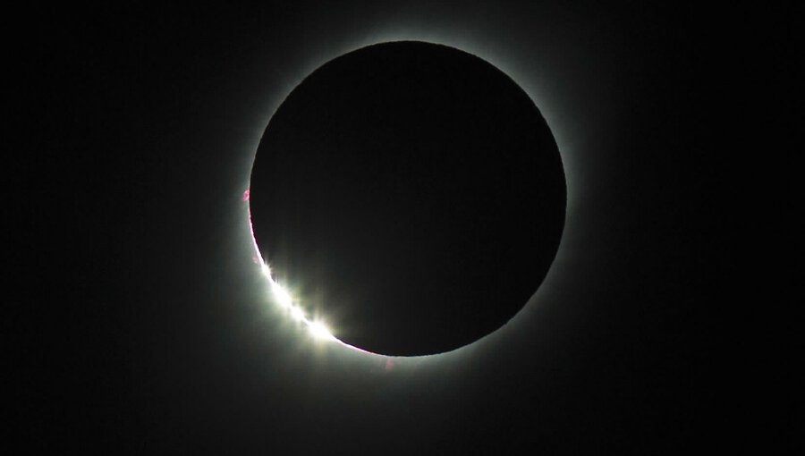 Todo lo que necesitas saber del eclipse total de sol que se verá a lo largo de todo Chile