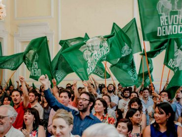 Revolución Democrática acordó pactar con el Partido Comunista y FRVS para la Convención Constitucional