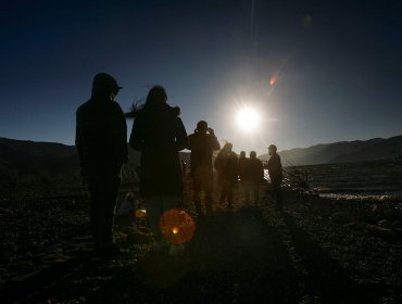 Mira las primeras imágenes del Eclipse Total de Sol en Chile