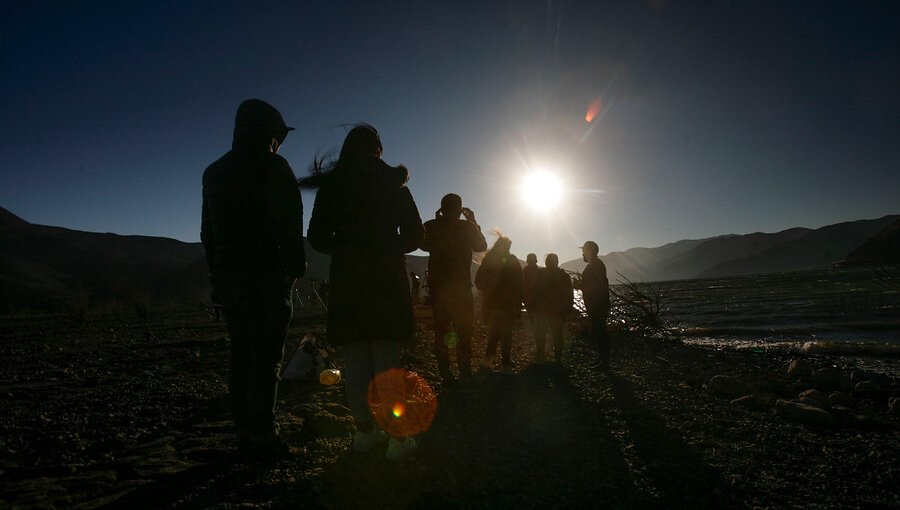 Mira las primeras imágenes del Eclipse Total de Sol en Chile