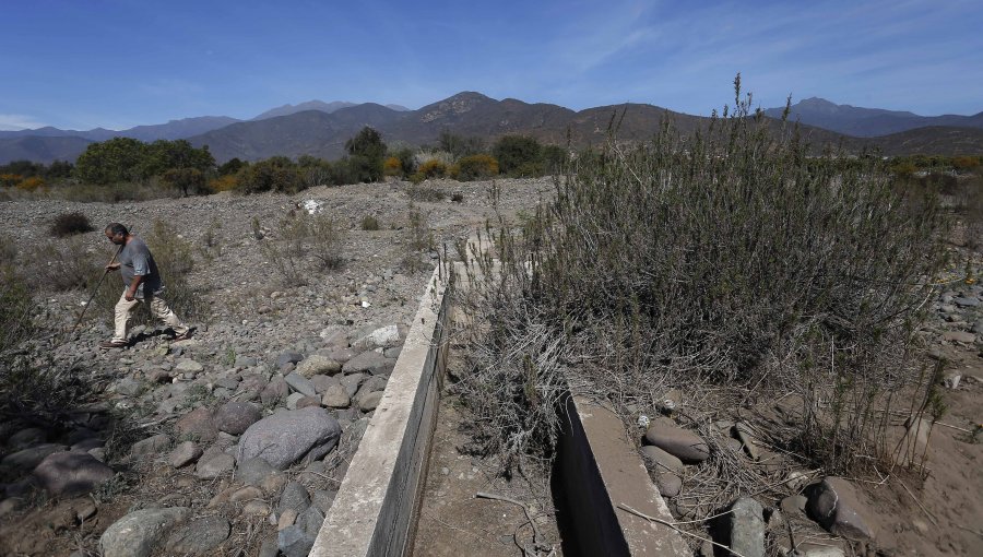 Colbún reparará canal Las Mercedes de Curacaví, pero Ministerio de Agricultura pide caudal mínimo