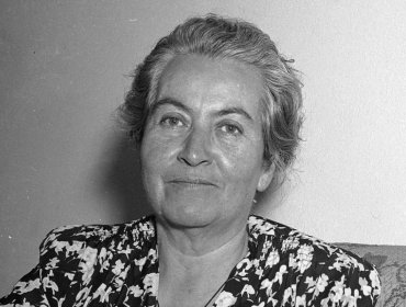 Publican libro con cartas inéditas de Gabriela Mistral que revelan la "sororidad" y caridad de la Premio Nobel