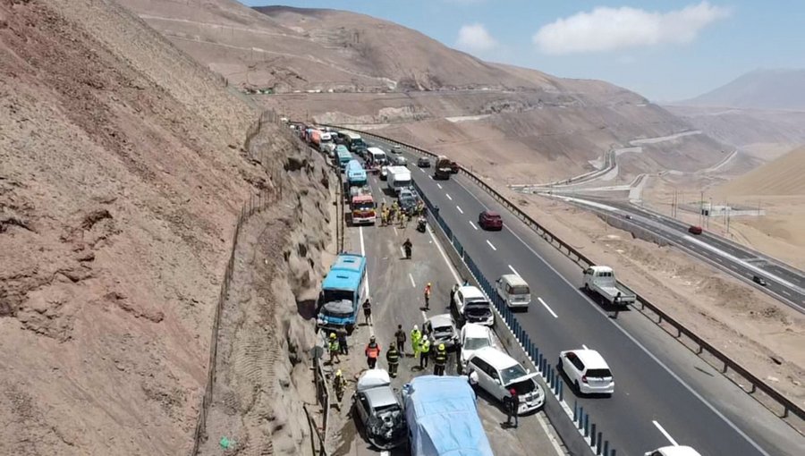 Siete lesionados deja impactante colisión que involucró a 11 vehículos en ruta Iquique - Alto Hospicio